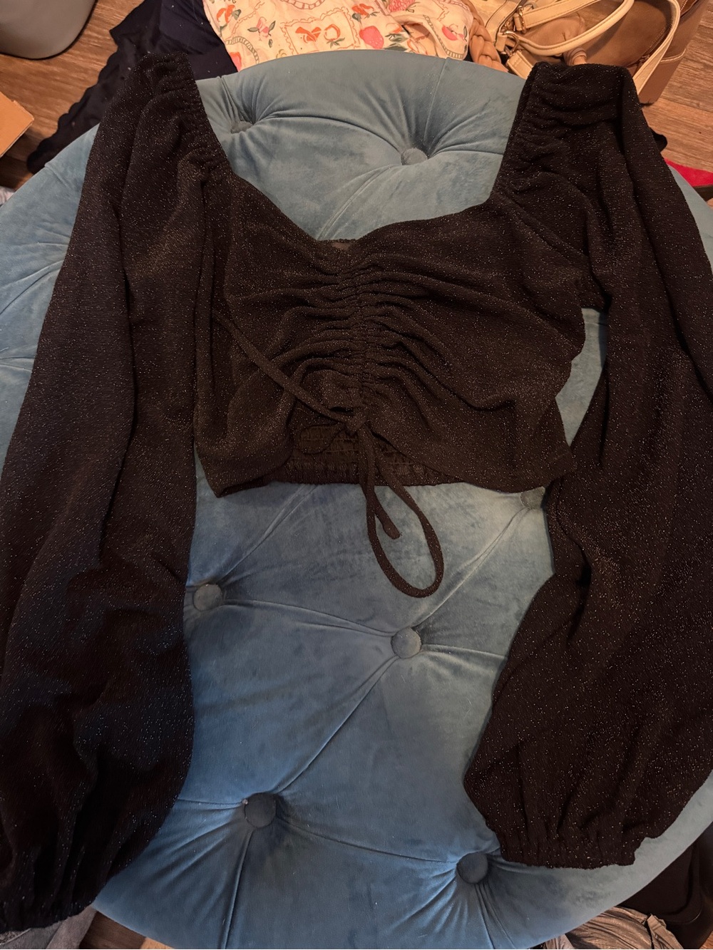 Women's Black Ruched Long-Sleeve Crop Top